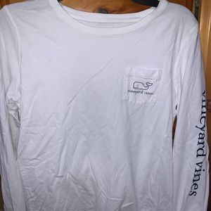 White long sleeve vineyard vines woman’s T-shirt